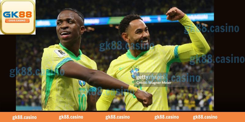 Matheus Cunha thực hiện pha kiến tạo đẳng cấp giúp Vinicius ghi bàn duy nhất trong trận Brazil đấu với Paraguay